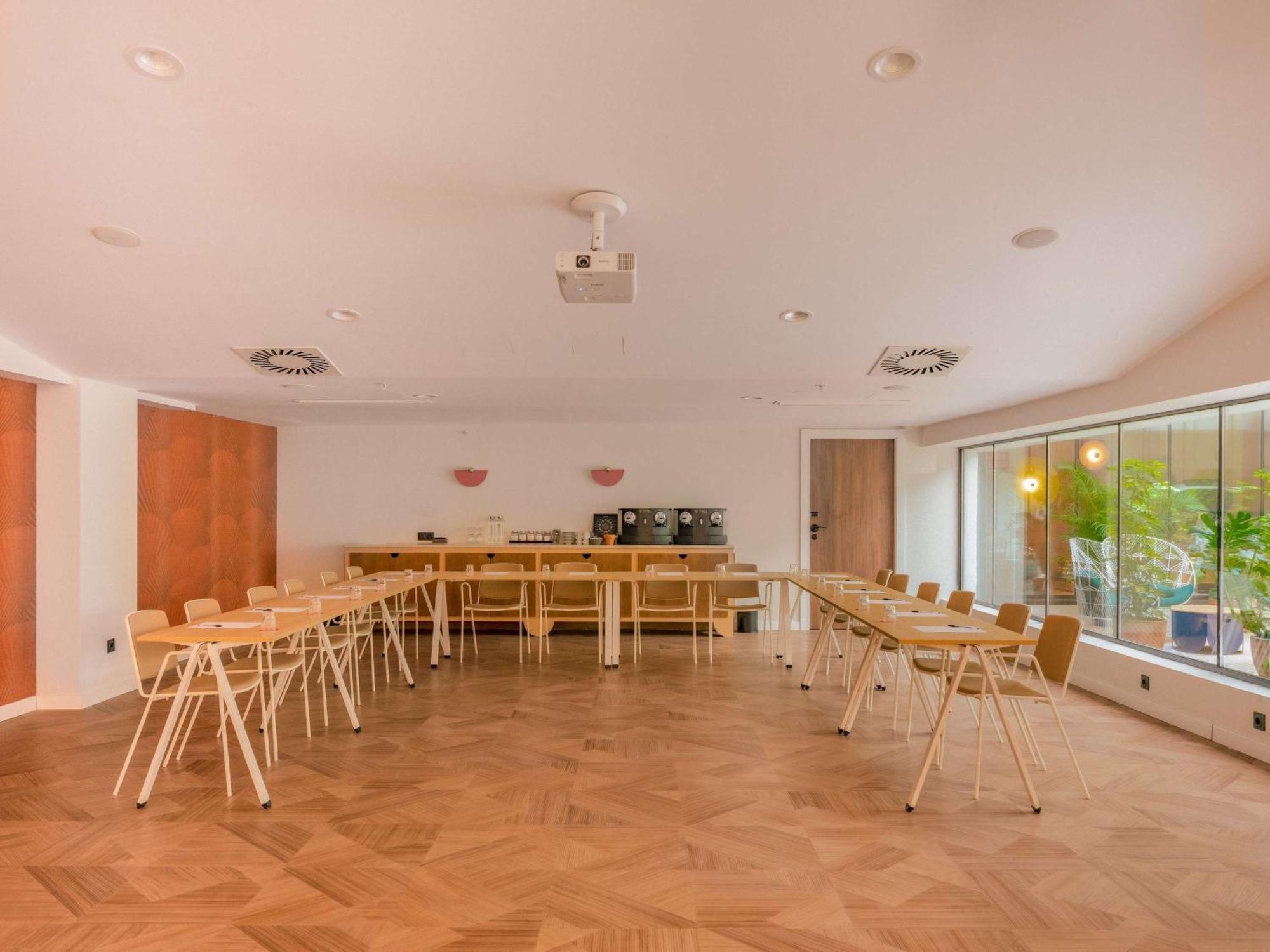 Ibis Styles Sevilla City Santa Justa エクステリア 写真