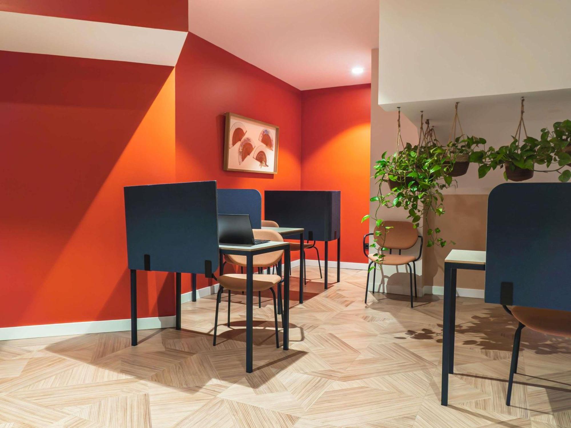 Ibis Styles Sevilla City Santa Justa エクステリア 写真