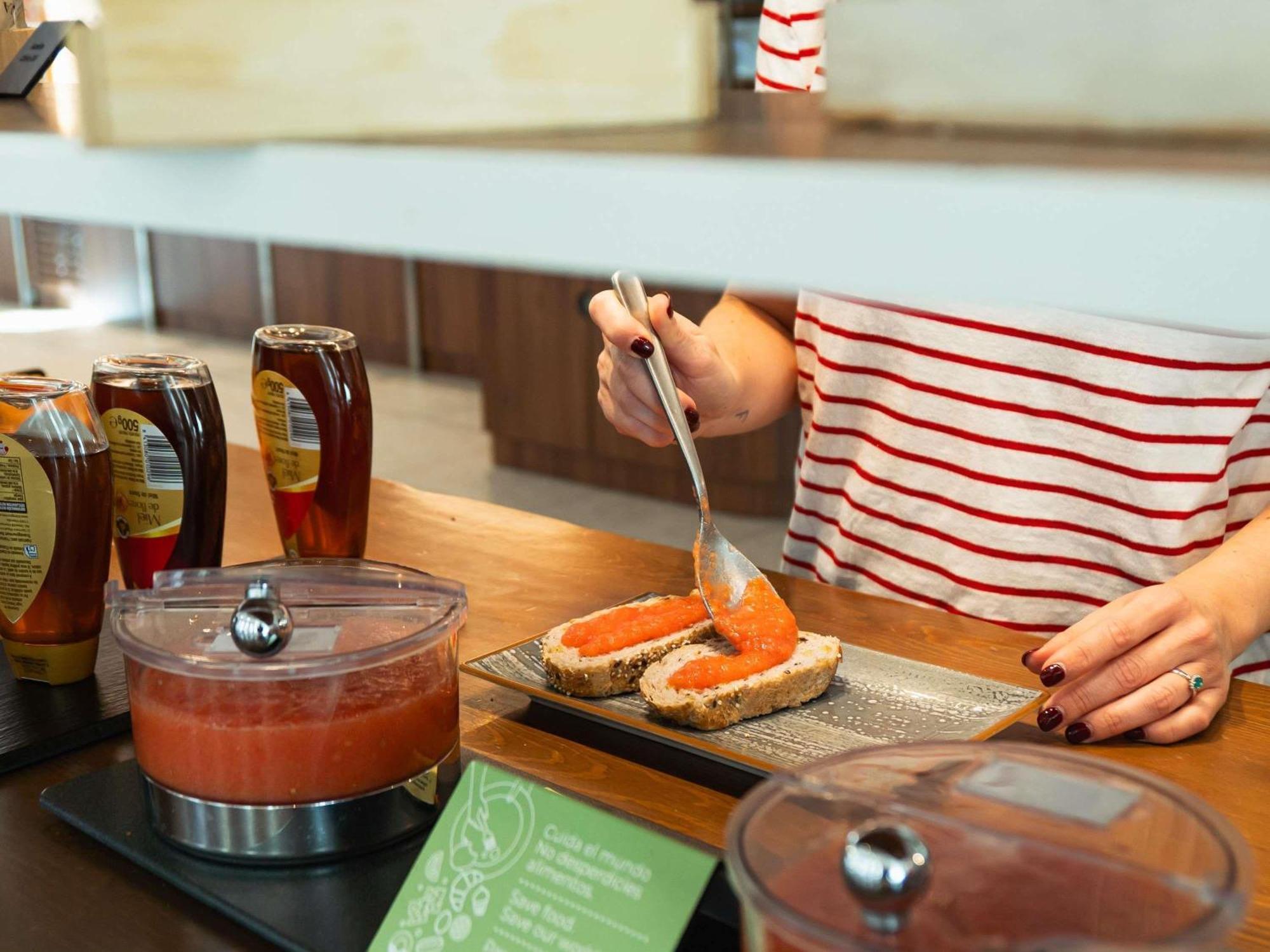 Ibis Styles Sevilla City Santa Justa エクステリア 写真